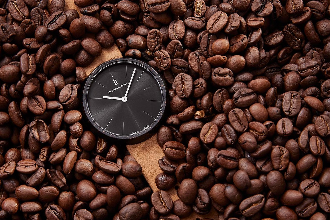 Coffee Watch - green circular material