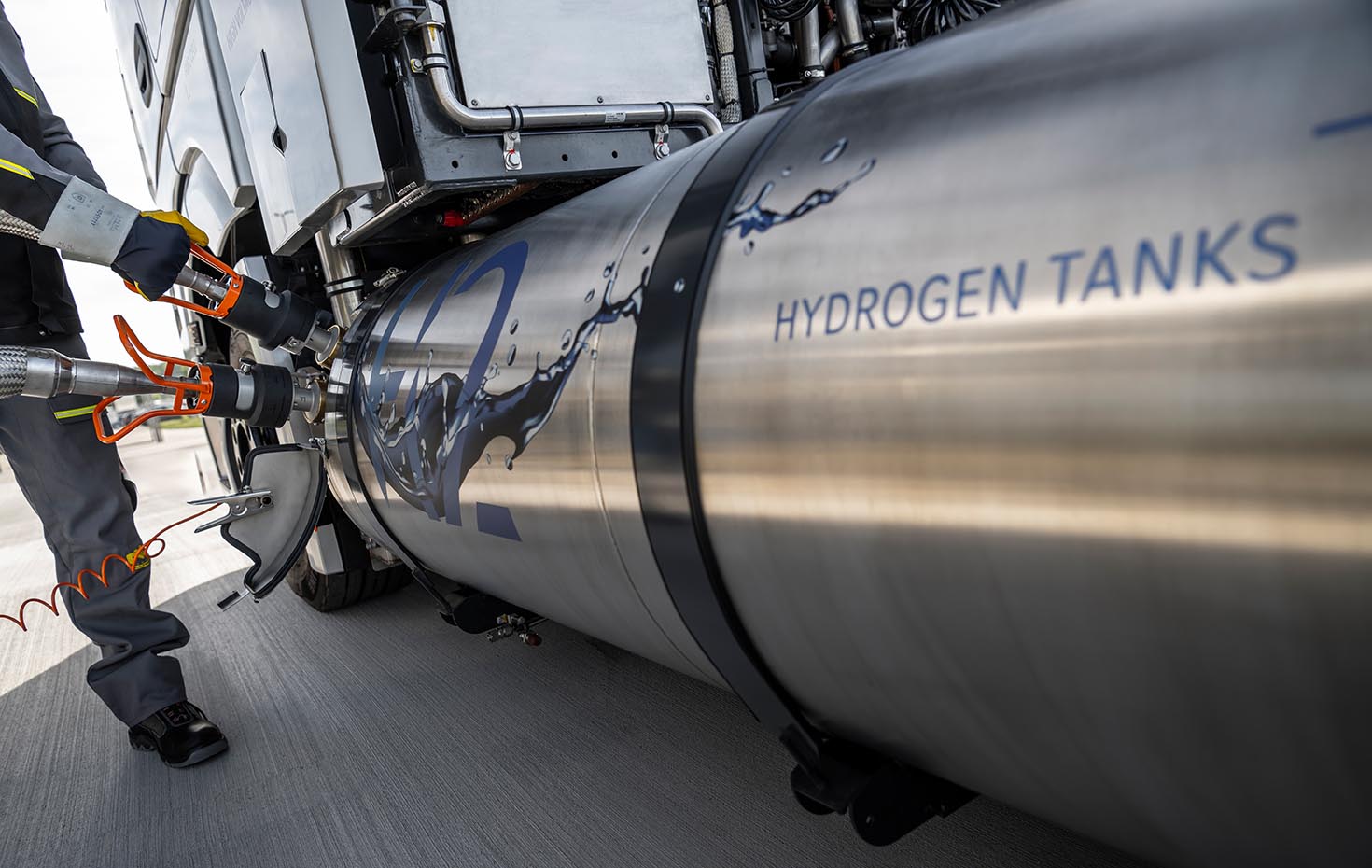 Mercedes GenH2 Hydrogen Tanks für Flüssigwasserstoff