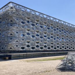 Texoversum - Roboter erzeugen Spinnennextwerke aus Carbonfasern