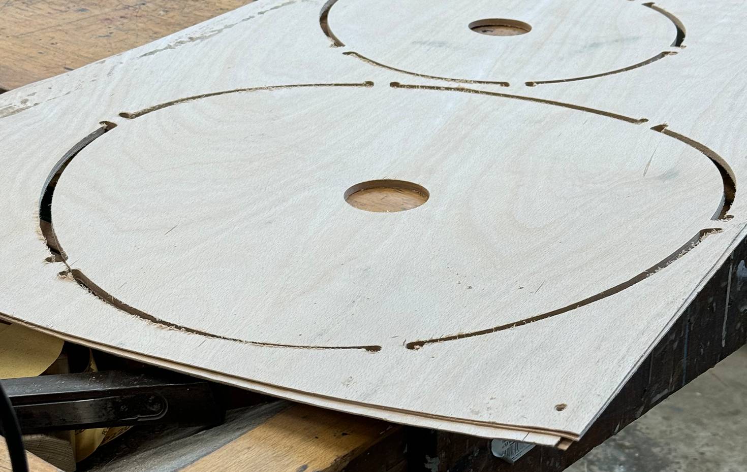Eigenwillicht-Leuchte-Drehwuchs Holz Material Lisa Schollbach