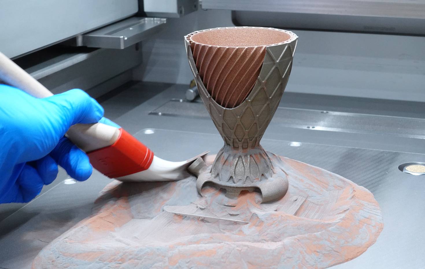 Fraunhofer IGCV Multimaterial-Brennkammer-Raketentriebwerk